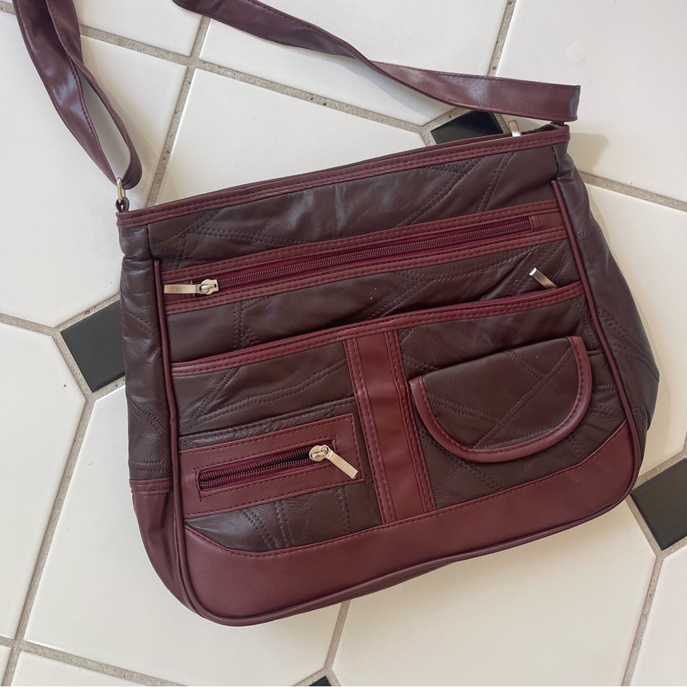 Like new burgundy cross body bag.